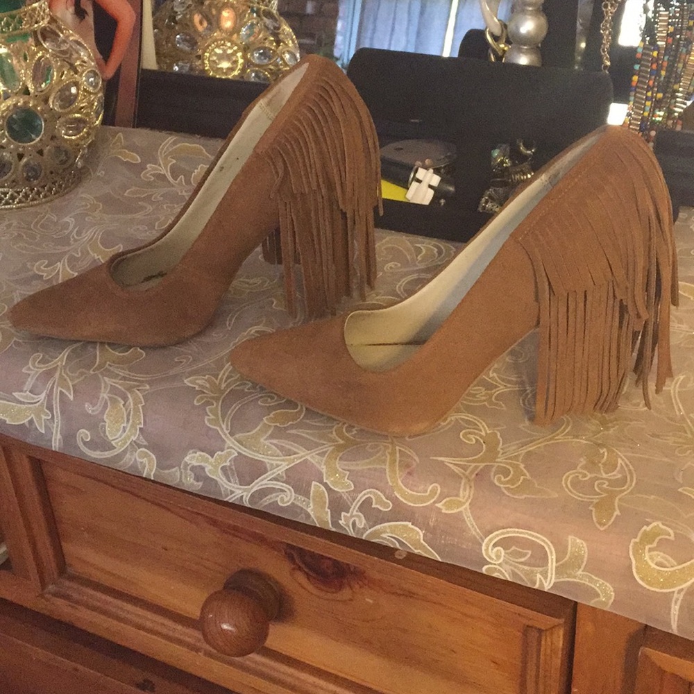 Heels - Picture 2 of 3